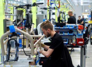 Disruption in manufacturing sector due to Brexit will have sizable negative impact on UK economy