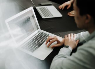 Building Strong B2B Relationships To Improve Your Business