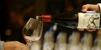 Trump Threatens 200% Tariff on French Wine as Macron Rejects “Board of Peace” Gambit