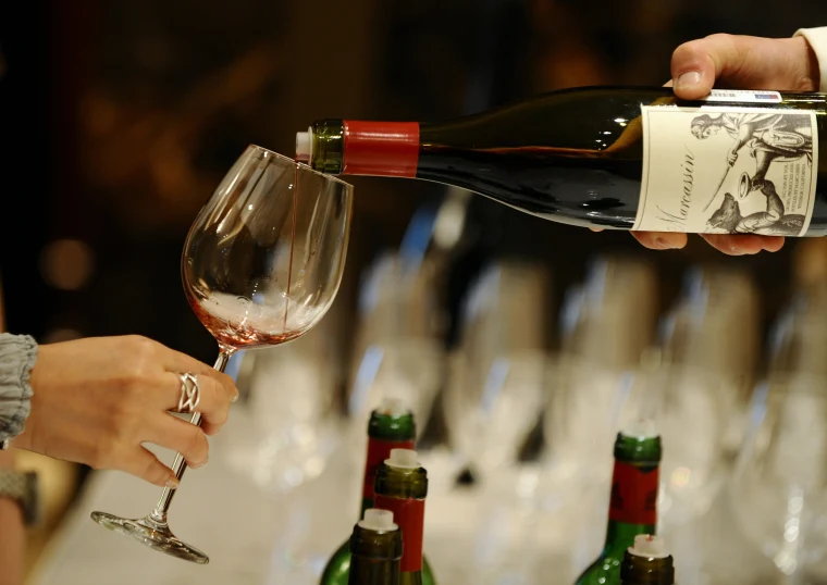 Trump Threatens 200% Tariff on French Wine as Macron Rejects “Board of Peace” Gambit