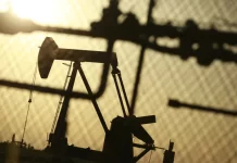 Oil Slides as US Inventories Build and Market Outlook Turns Increasingly Bearish