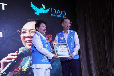441821-pic-Madam-Linda-Wong-hand-1