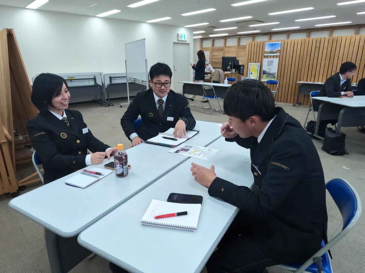 * At JAL's first 'Cultural Exchange Lecture