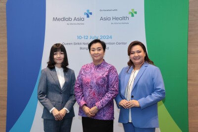 506340-group-posed-copy-jpeg-400-1