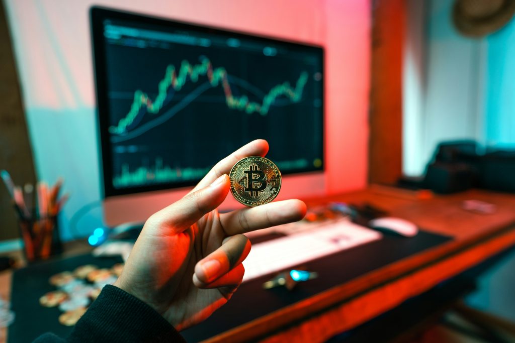 How to Choose Between P2P, DEX, and CEX in 2025