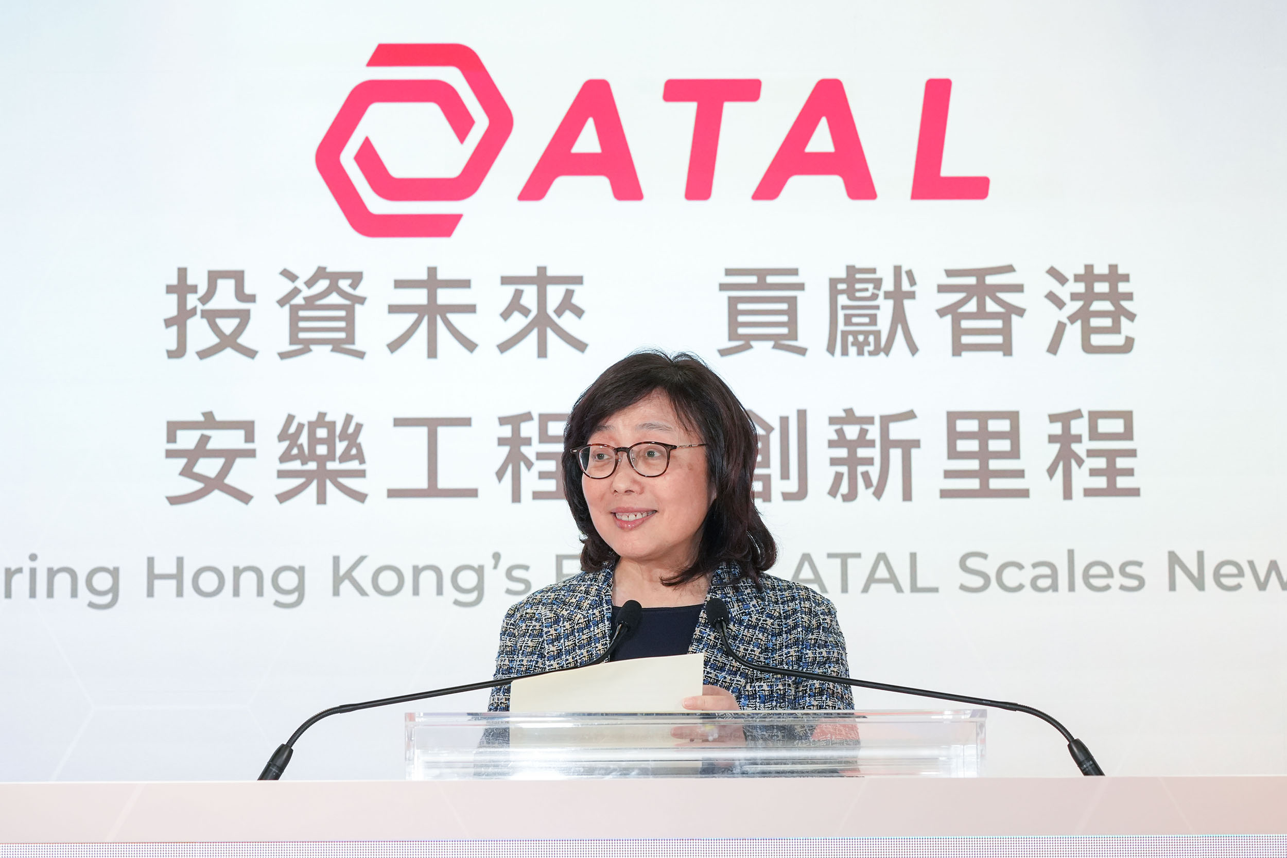 Foto 4: El Secretario para el Desarrollo del Gobierno SAR de Hong Kong, el Hon Bernadette Linn, dice que la Torre Atal revitalizada con éxito es la primera en cumplir con los requisitos del gobierno al asignar el 10% de su espacio en el piso para la función que beneficia al desarrollo social.