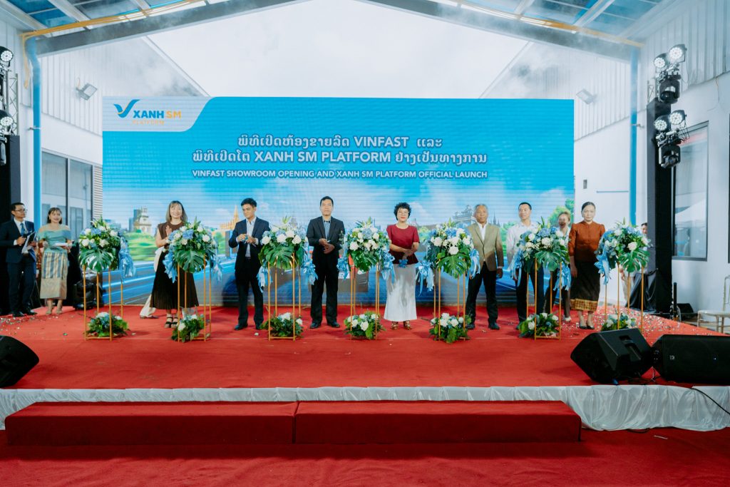 GSM launches Xanh SM platform, officially distributes VinFast VF 3 and VF 5 electric vehicles in Laos