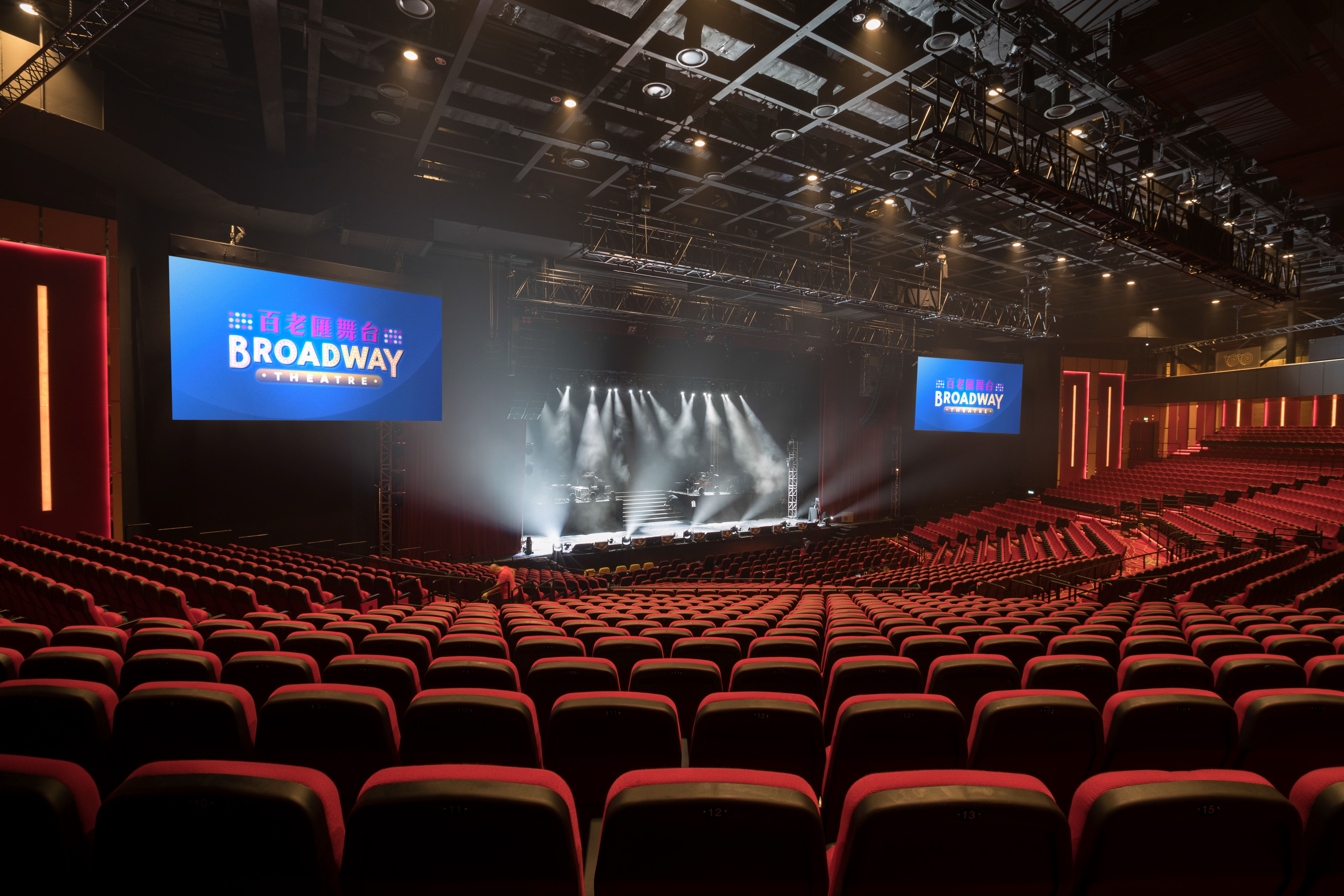 The Broadway Theatre plays host to world-class events, accommodating close to 2,500 people and featuring a stage area of 520 sqm. As an intimate venue, guests will have the opportunity to experience up-close and personal performances.