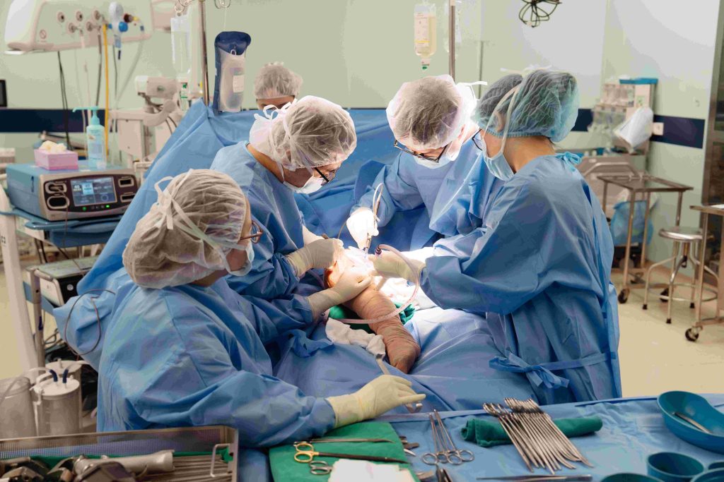 Vinmec performs its first total femoral replacement for world’s youngest cancer patient