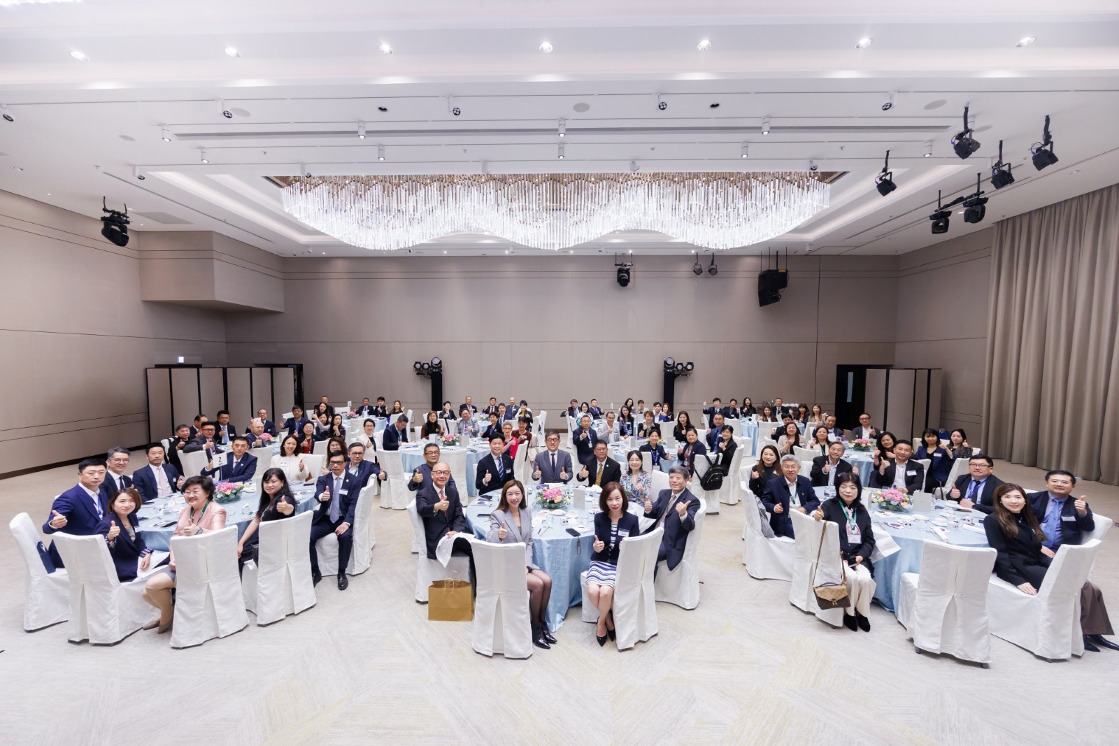 Hong Kong Convention Ambassadors from the Mainland recently participated in a business forum.