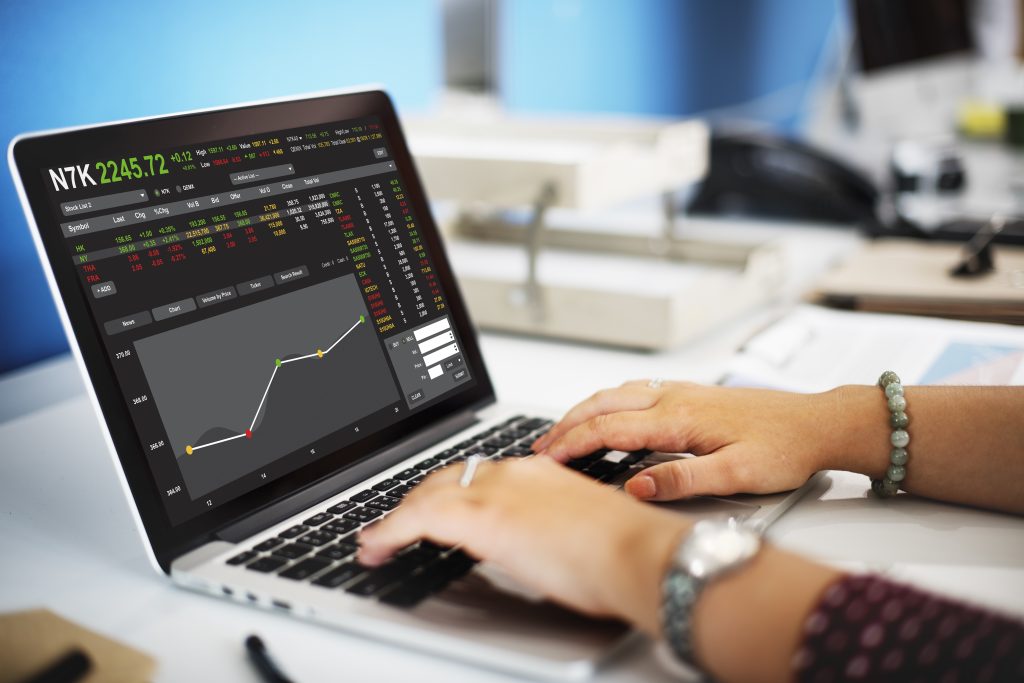 S&P 500 Edges Higher As Markets Grapple With Hopes And Risks