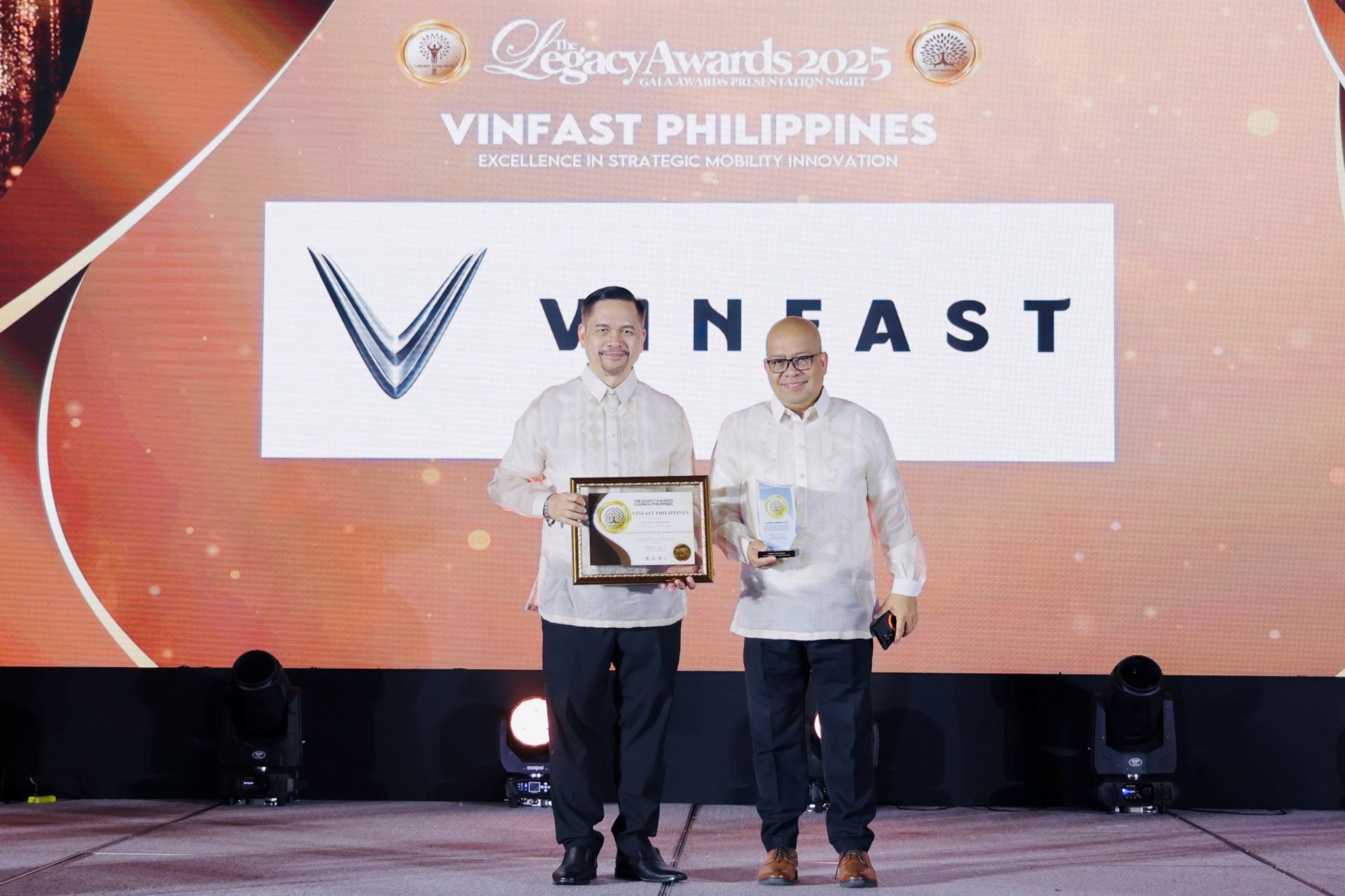 Mr. Abner Berdos, Deputy CEO of Sales and Dealer Network Development at VinFast Philippines (right) represented the company to receive the 2025 Legacy Awards for Business