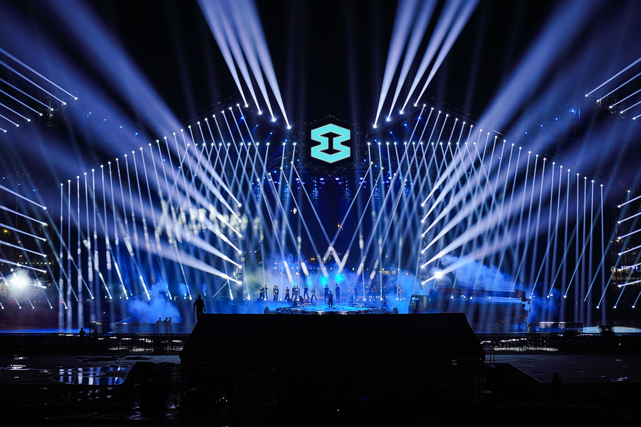 The 8Wonder stage featuring a spectacular sound and lighting system.