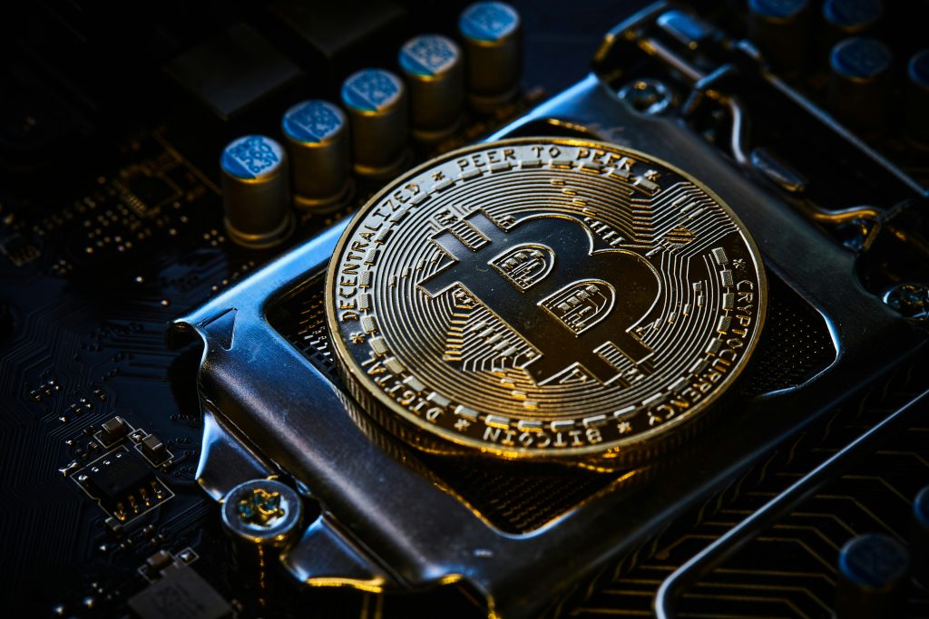 Bitcoin Holds After Massive Leverage Unwinding with Signs of Structural Maturity