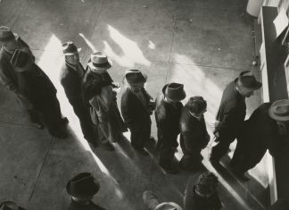 Corporate Job Losses Increasing Amid Shrinking Economy and AI Shift