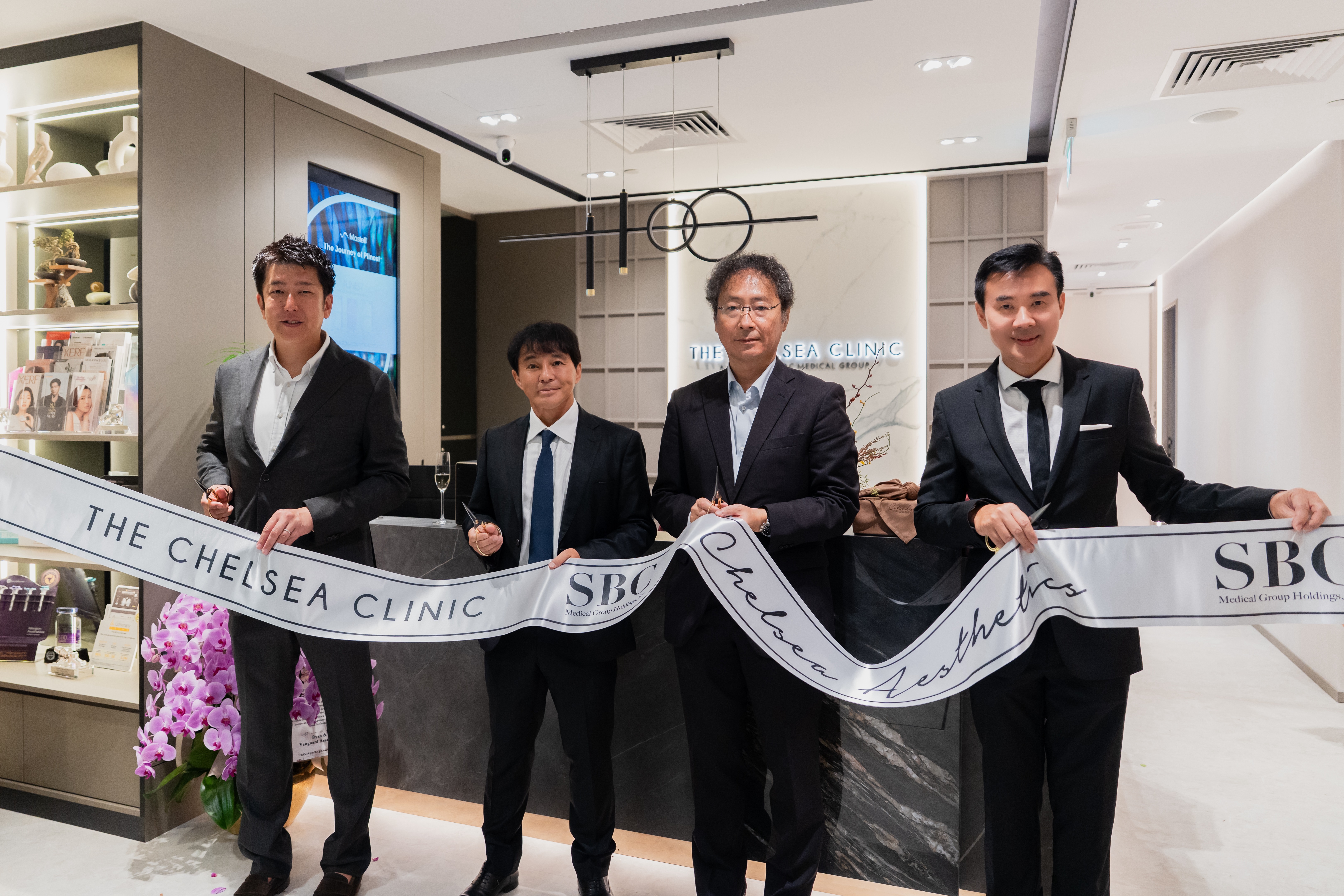 From left: Yuya Yoshida, Director, CFO & COO of SBC Medical; Yoshiyuki Aikawa, CEO of SBC Medical; Mr. Toru Hotta, Deputy Chief of Mission, the Embassy of Japan in Singapore; and Dr. Ewen Chee, Founder and Medical Director of The Chelsea Clinic, and Lead Doctor for Asia Strategy at SBC Medical, at the ribbon-cutting ceremony.