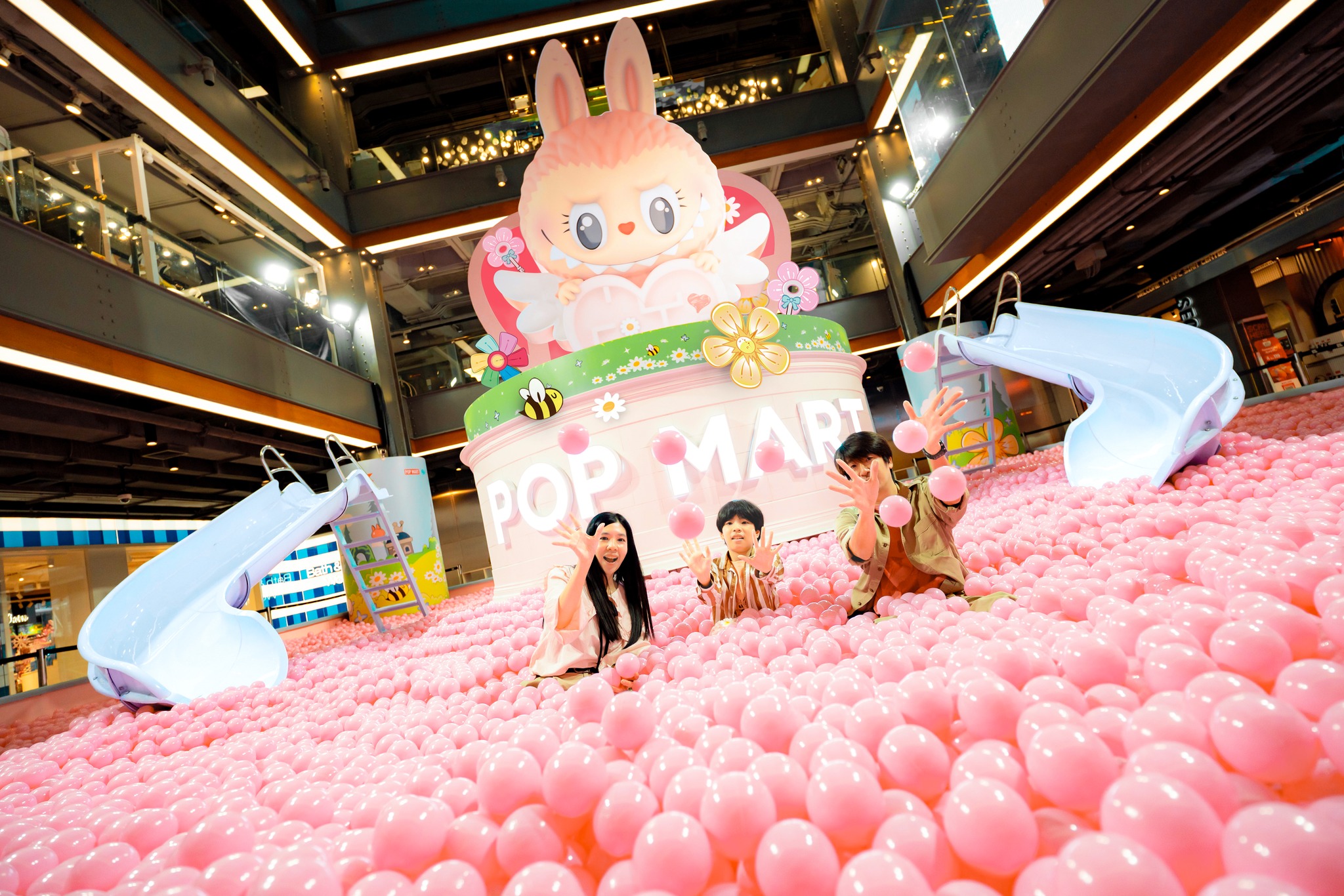 POP SLIDE: Finding MOKOKO – A giant pink ball pit located at Siam Center, where visitors can embark on a fun quest to uncover the secret of MOKOKO and capture the perfect photo moments in irresistibly cute settings.