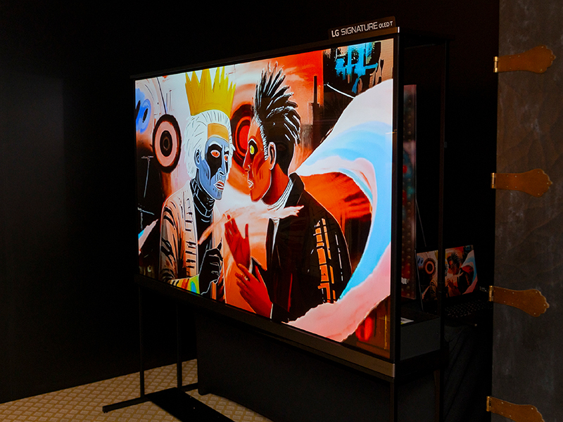 Basquiat: Two Years, Four Moments, presented by LG and Fingerprint, showcased rare Jean Michel Basquiat works. Featuring LG SIGNATURE OLED T and collaborating artist William Kan, Fingerprint’s Swiss Droptix technology added a third visual dimension, enriching art through layered light and imagery.