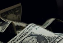 Dollar Stabilises Near 99.6 as Shutdown Deal Optimism Lifts Treasury Yields