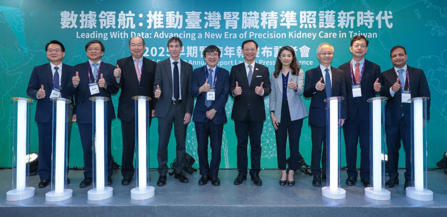 Domestic and international leaders gathered at the launch ceremony of the 2025 Early CKD Annual Report Press Conference, symbolizing the formal release of the first early kidney disease annual report in the Asia-Pacific region and showcasing Taiwan's international leadership position in precise kidney care. From left to right are: