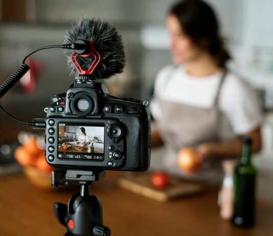 Millions of Europeans Are Building Second Incomes — Inside the Side-Hustle Boom