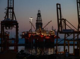 Oil Hits $86 as Trump Puts a 20% Toll on Hormuz Cargo