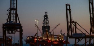 Oil Hits $86 as Trump Puts a 20% Toll on Hormuz Cargo