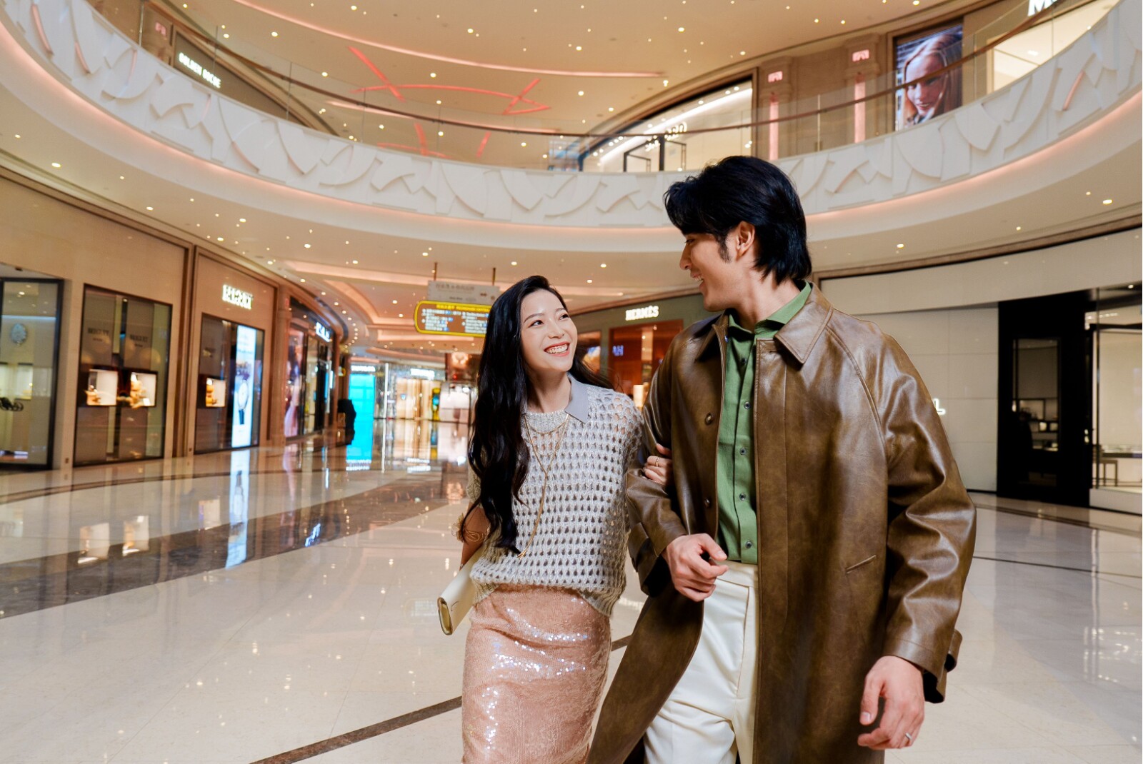 Galaxy Promenade brings together more than 200 prestigious luxury brands, regularly unveiling exclusive previews and limited‑time launches.