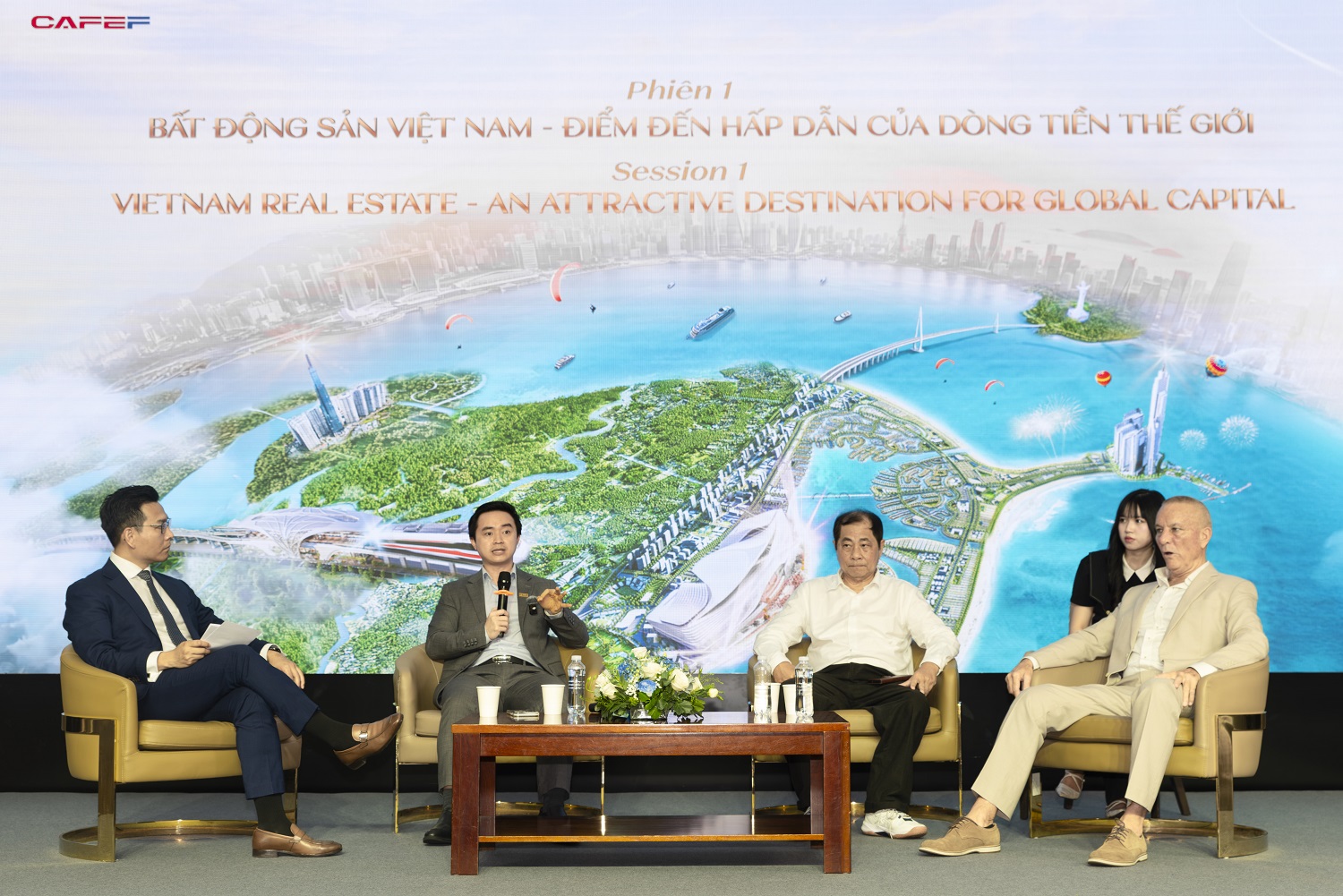 Experts at the 'Inbound Capital Flows' forum discuss Vietnam’s growing resilience and its strategic role as a hub for global institutional capital, underpinned by political stability, legal reforms, and massive infrastructure investment.