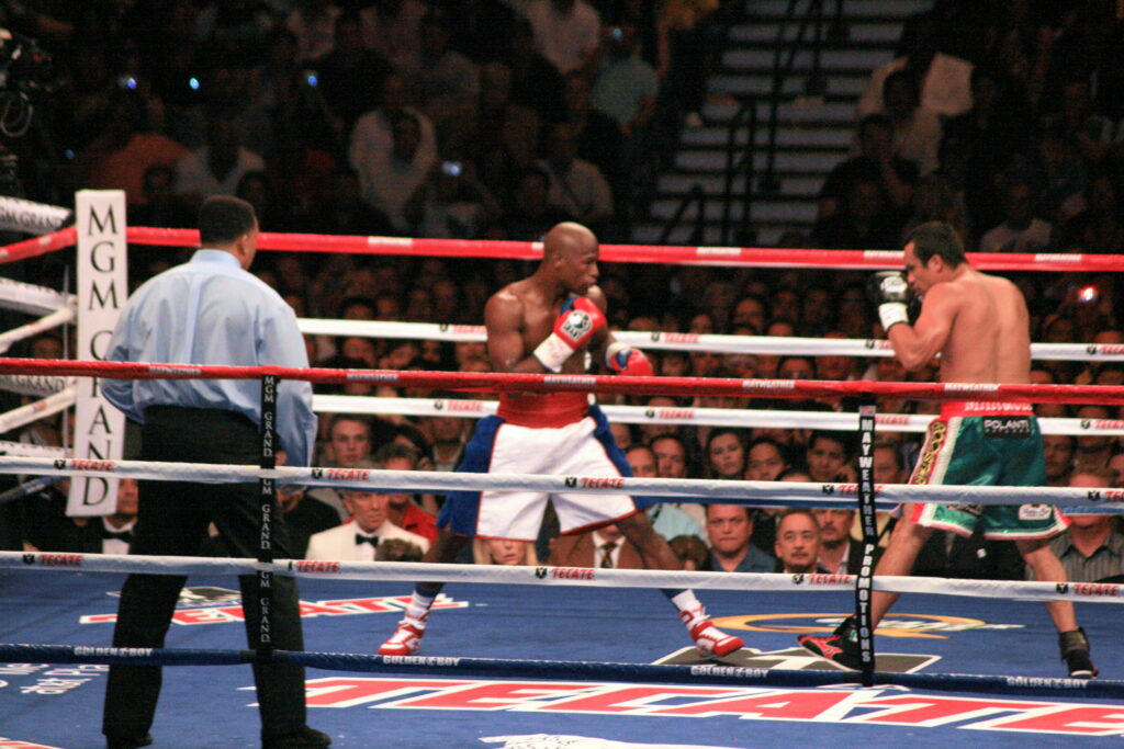 WEEKEND READ: How Floyd Mayweather Cut Out Promoters — and Built a $1 Billion Fight Business
