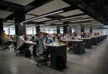 Samsung Staff Set for $400,000 Bonuses as AI Profits Surge