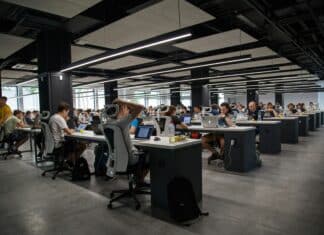 Samsung Staff Set for $400,000 Bonuses as AI Profits Surge
