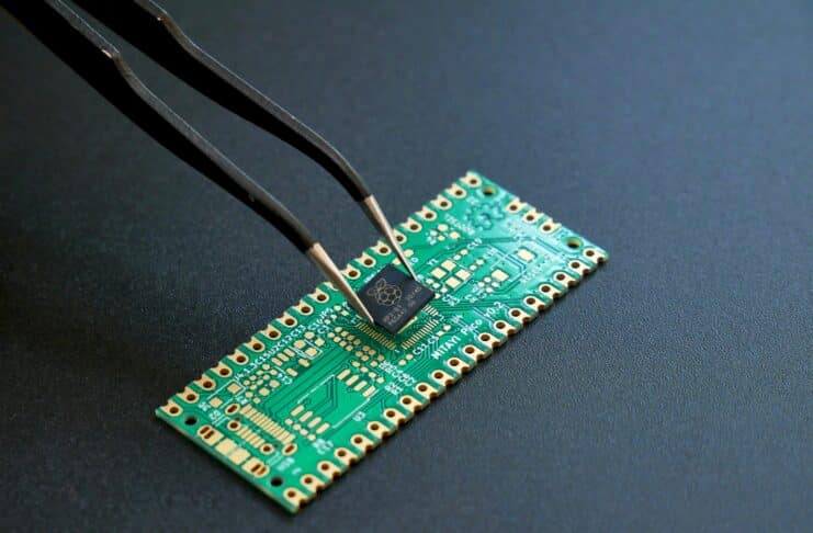Amazon Is Selling Its AI Chips and Renting Them Back. The Boom Just Got Expensive