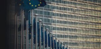 EU Targets 1,600 Firms Over Russia Ties