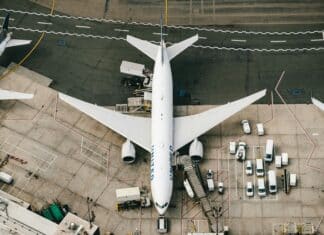 Airlines Hold Fares High as Jet Fuel Costs Retreat