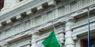 Monte dei Paschi Launches €34bn Double Bid to Reshape Italian Banking