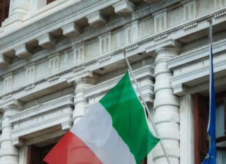 Monte dei Paschi Launches €34bn Double Bid to Reshape Italian Banking