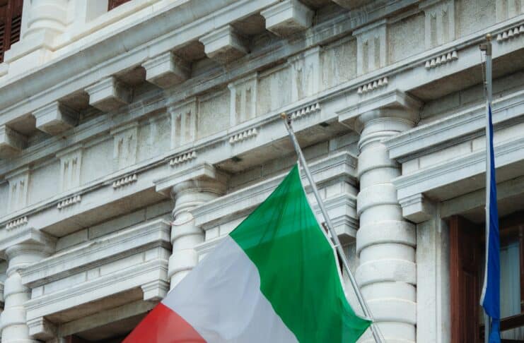 Monte dei Paschi Launches €34bn Double Bid to Reshape Italian Banking