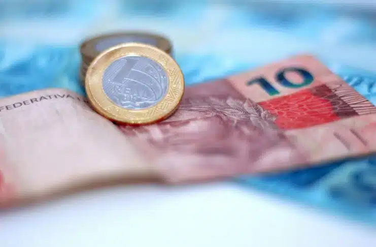 Hungary’s Bond Bulls Bet on Euro Path as Inflation Target Falls