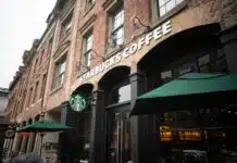 Starbucks Is Betting $1bn That Customers Still Want to Linger